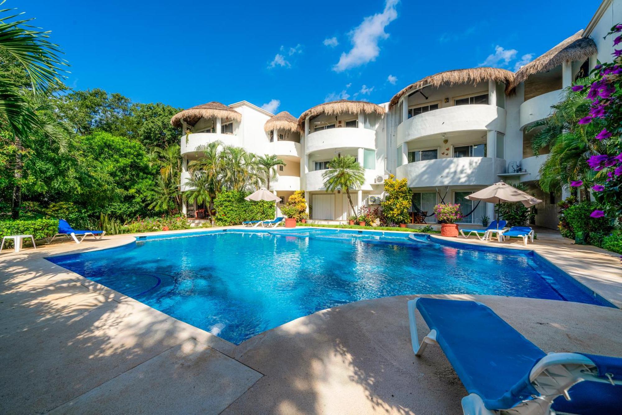 Spacious 2 Bedroom In Playacar Ii - At Rosa Blanca - Sueno Apartamento Playa del Carmen